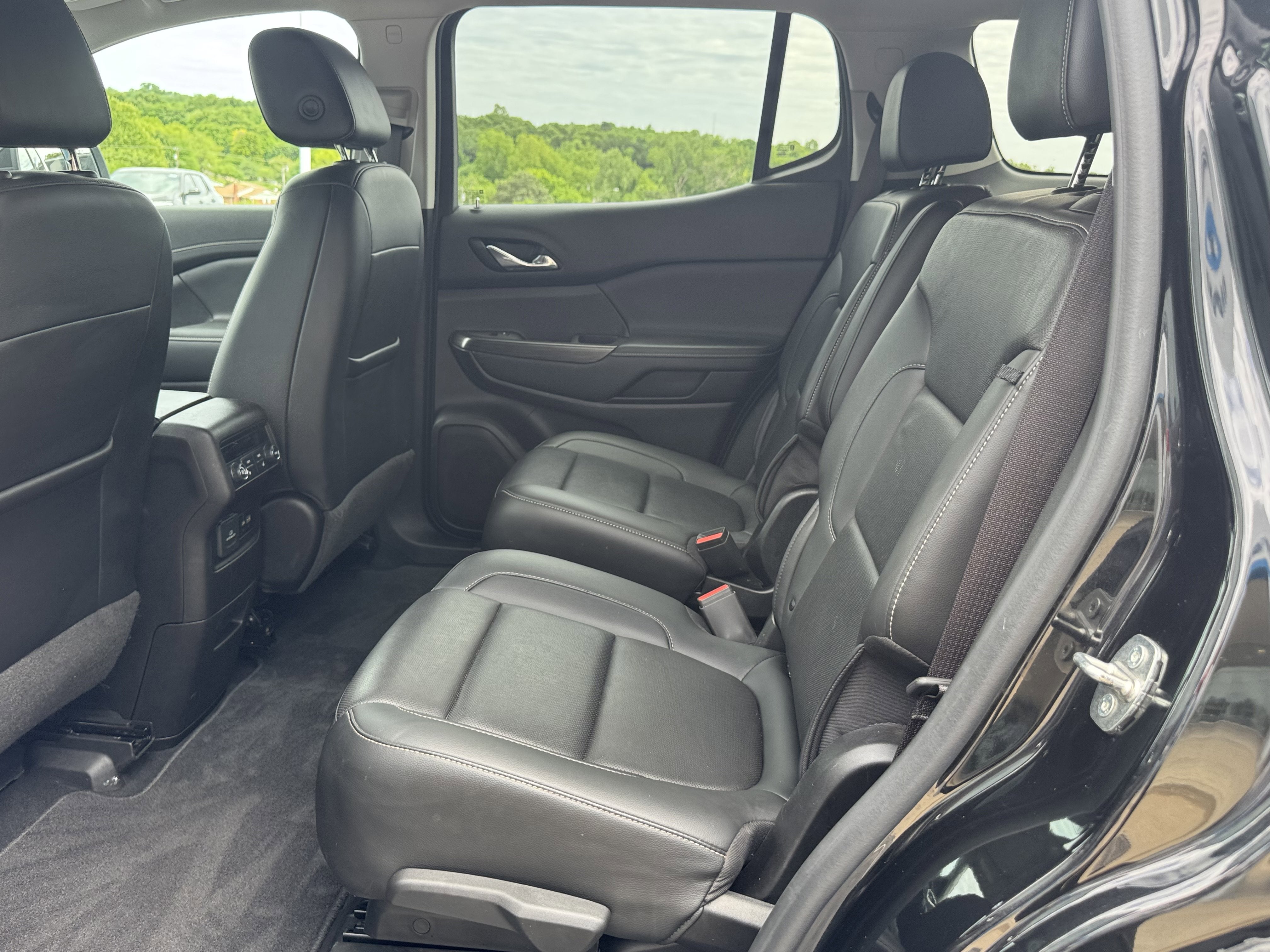 2022 GMC Acadia SLT