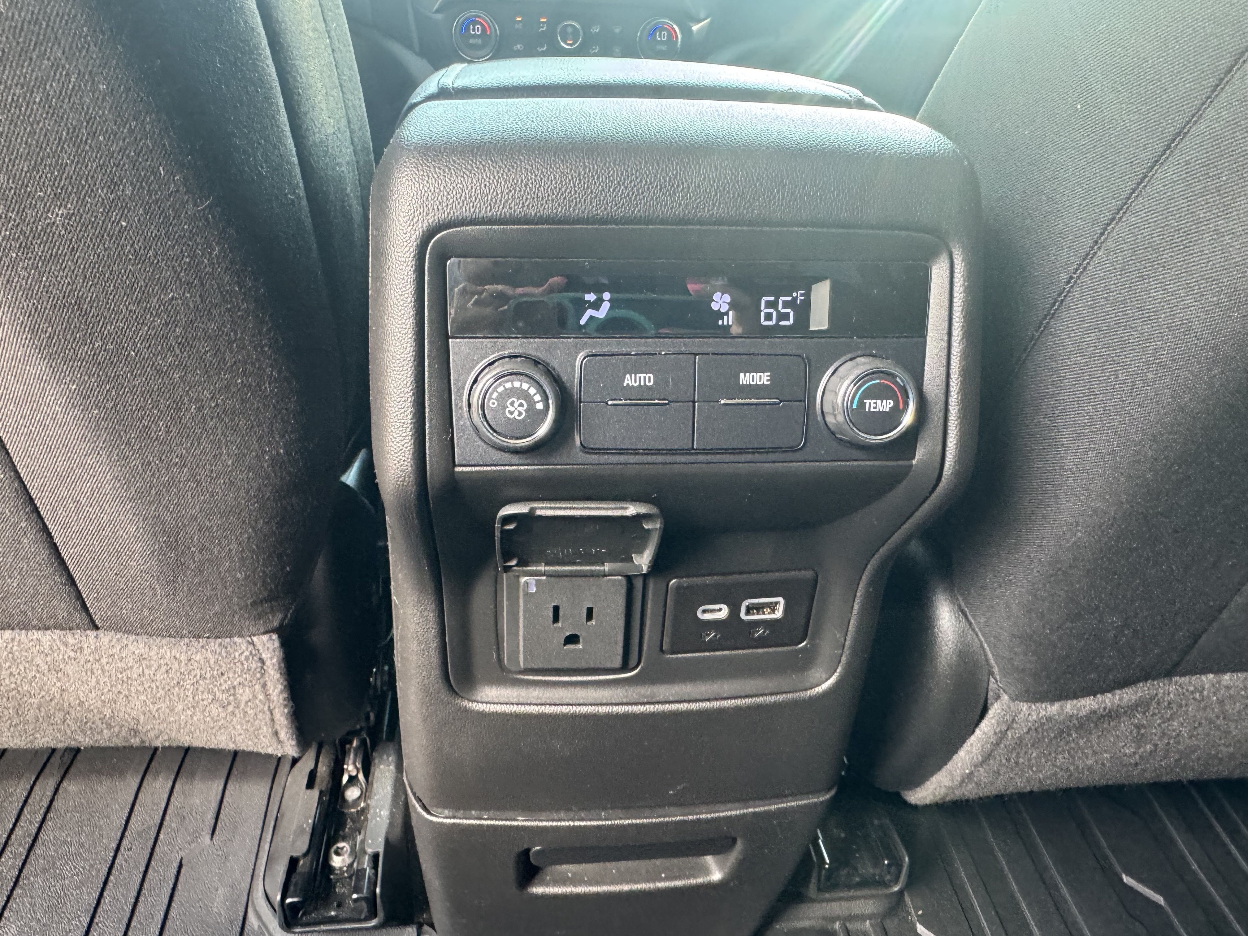2022 GMC Acadia AT4