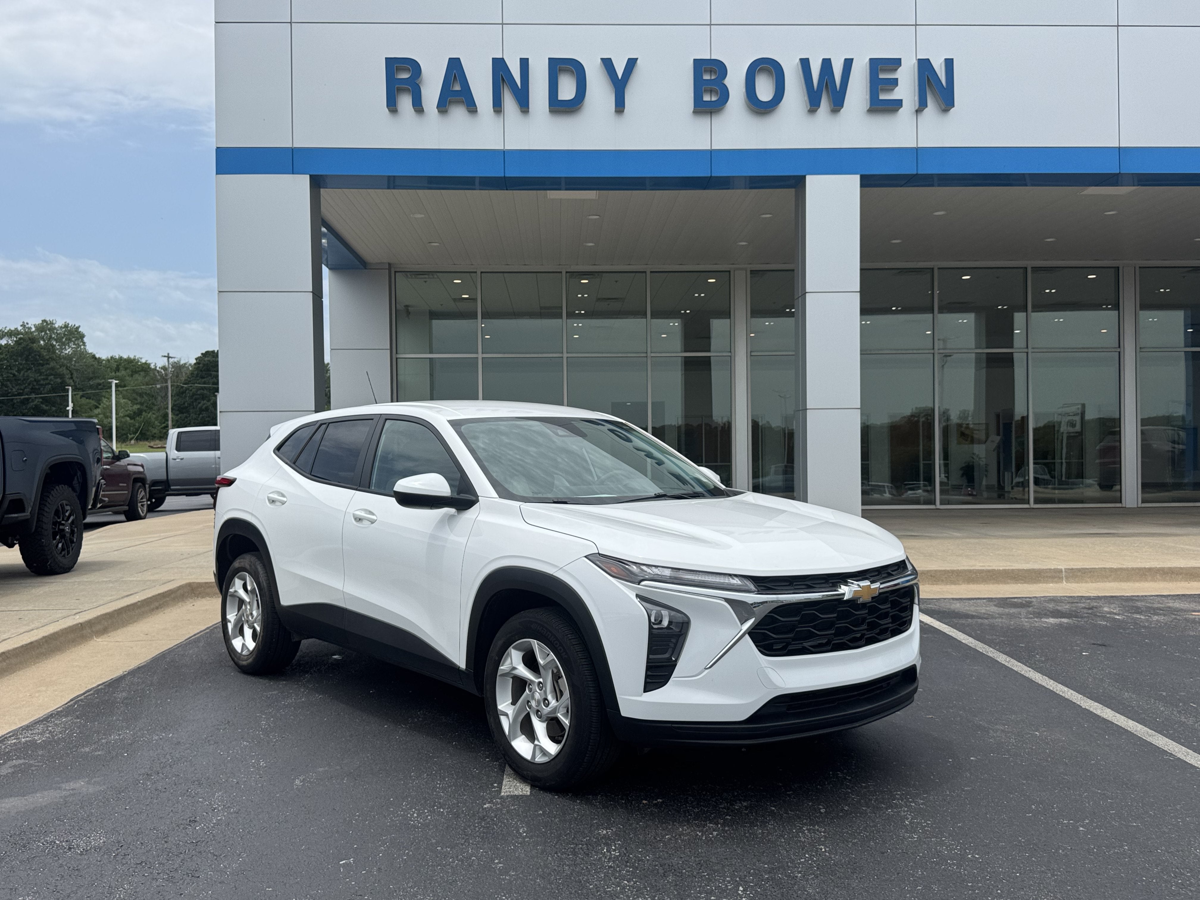 2024 Chevrolet Trax LS's photo